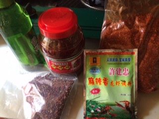 十三香龙虾,<a style='color:red;display:inline-block;' href='/shicai/ 897'>啤酒</a>,鹃城牌豆瓣酱,四川粗辣椒面,四川红花椒,许建忠牌十三香。