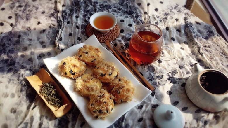 一口肉松小贝+#美食拔草大作战#,阳光大好,上午茶喝起来。!