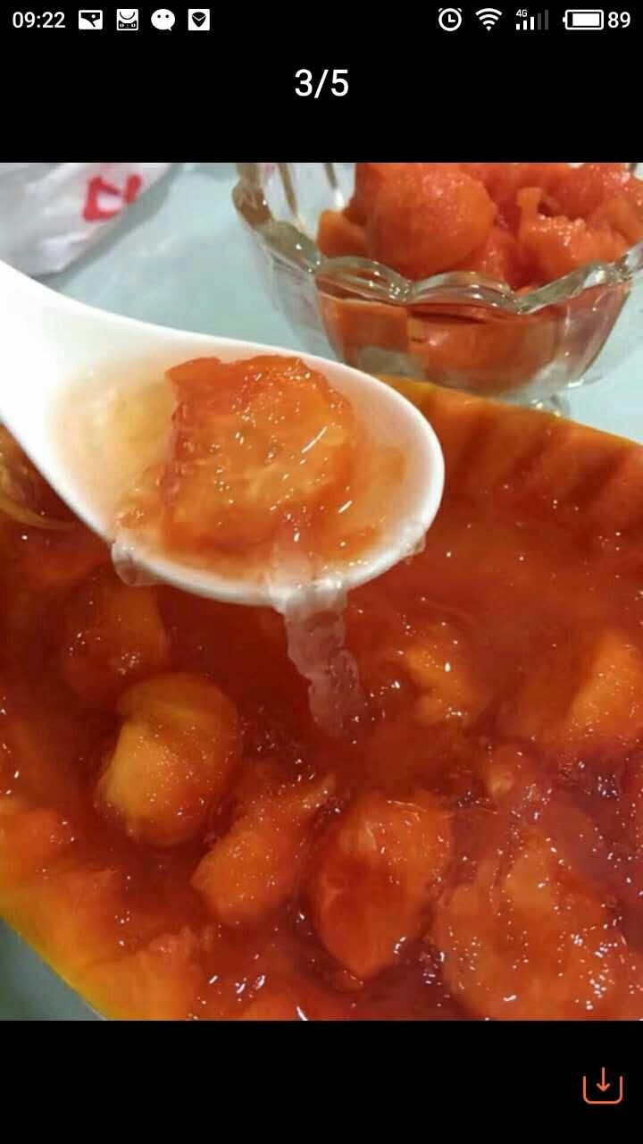 木瓜牛奶燕窝,将炖好的燕窝放入<a style='color:red;display:inline-block;' href='/shicai/ 866'>冰糖</a>，在倒入炖煮好的木瓜里面。