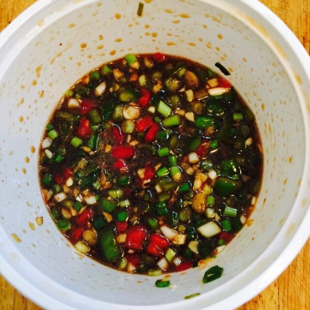 油泼茄子,一起搅拌,我这酱油倒多了!😿