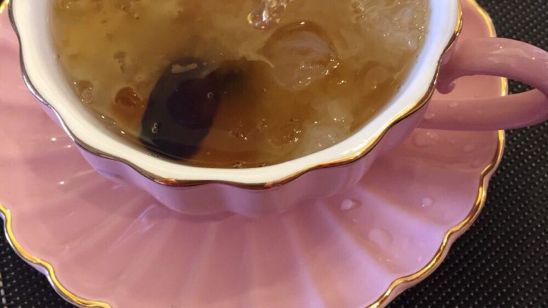 雪莲子桃胶银耳糖水