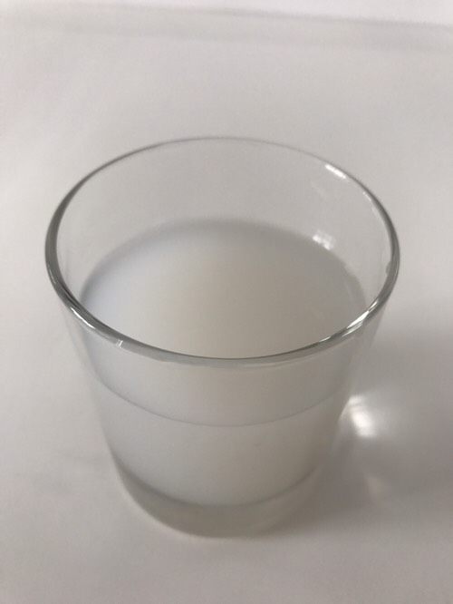 冰糖红枣枸杞薏米水,夏日自制健康饮品:冰镇薏米汁,口渴时来一杯,但是冰的尽量少喝哟。
补水面膜:没有加过冰糖和枸杞的用来做补水面膜也是赞赞的,因为天然,不太会过敏。薏米有吸收紫外线的功效,能镇静舒缓被太阳摧残过的皮肤。