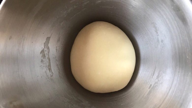 牛奶小餐包➕#美食拔草大作战#,盖上保鲜膜,进行第二次发酵