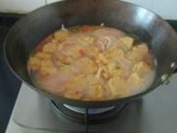 油豆腐柿子面,6.煮三分钟就可以。
