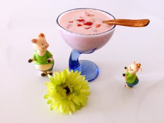 自制草莓酸奶
