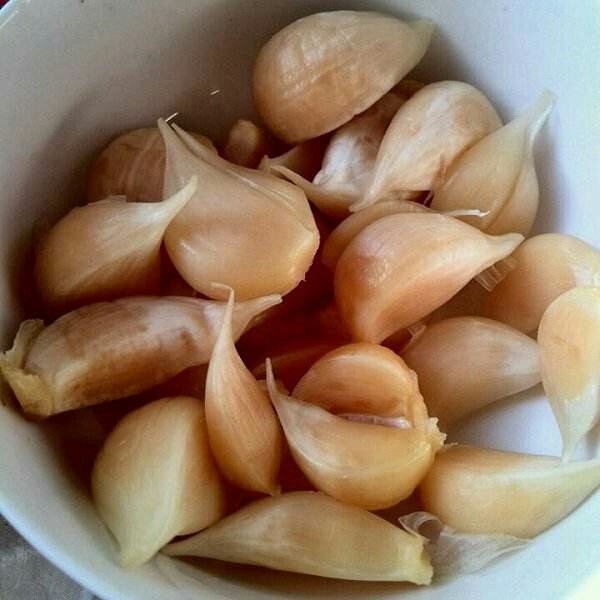 腌咸蒜瓣,腌制好就是这个样子的,亲们赶紧试试吧