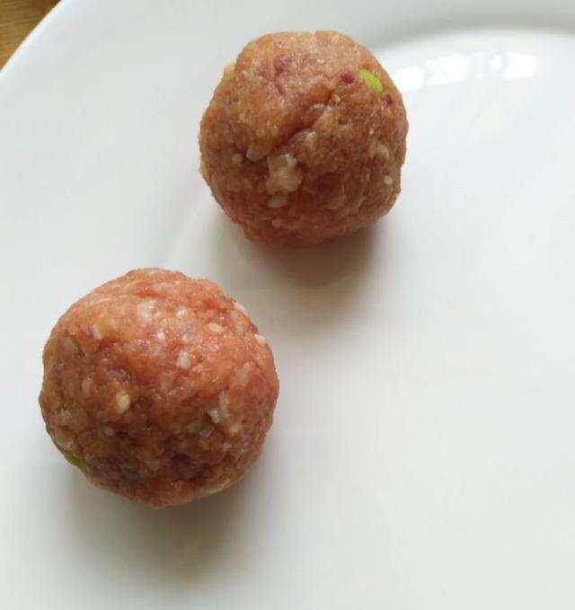 虎眼丸子,营养美味,小孩子可喜欢吃了,丸子
