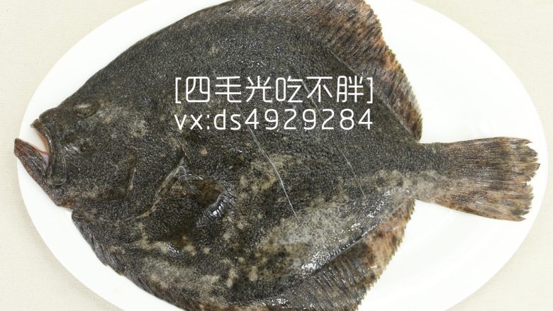 清蒸多宝鱼,<a style='color:red;display:inline-block;' href='/shicai/ 384'>多宝鱼</a>洗净,去腮去肚,在身上划几刀,(可以多划几刀)以便更快蒸熟。