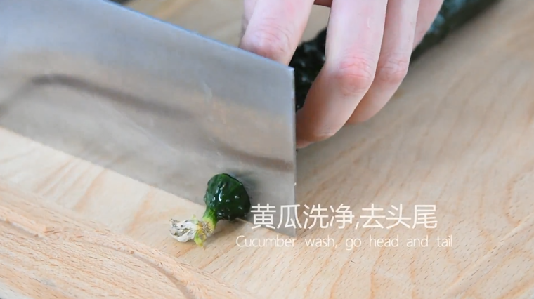 拍黄瓜好吃的秘籍,看一遍就懂!,黄瓜洗净,去头尾