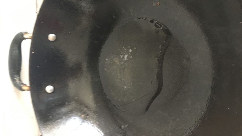 辣炒花蛤:让舌头欲罢不能的美味儿,锅里少许底油