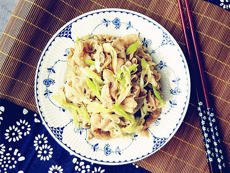 葱爆羊肉,最好现炒现吃,冷了之后羊肉会有膻味