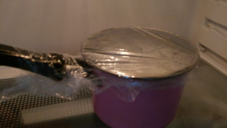 天使之铃可露丽,7.将面糊过滤两边放冰箱冷藏12-48小时,等待面糊的成熟