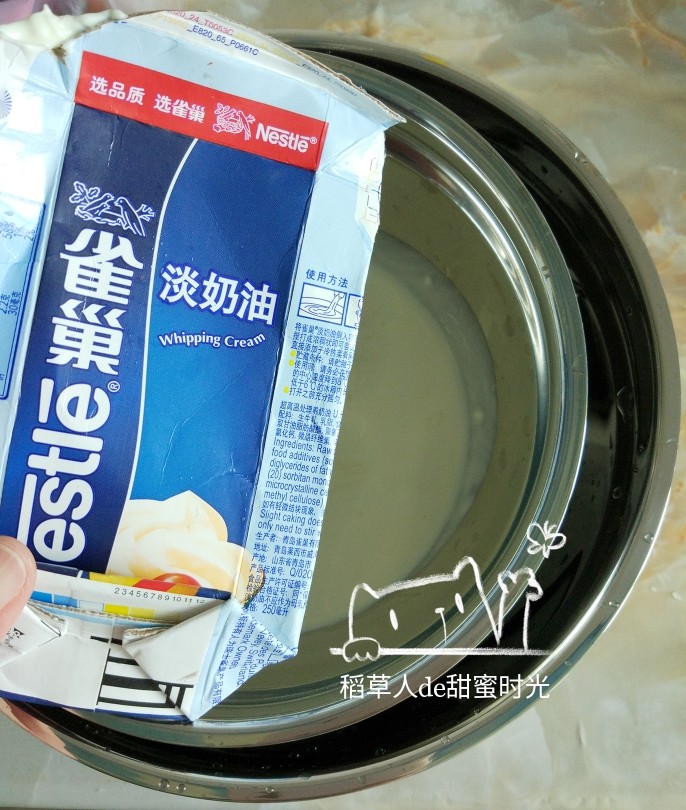奶油蛋糕卷之低糖低油健康牌,雀巢<a style='color:red;display:inline-block;' href='/shicai/ 8197'>淡奶油</a>小包装,比较适合家用。