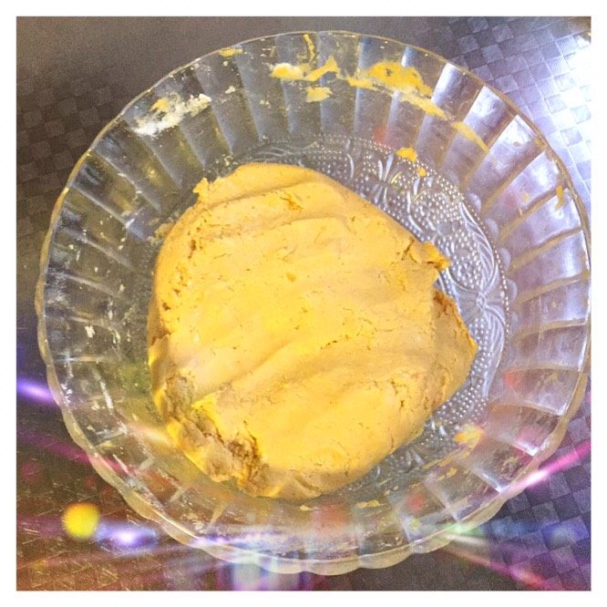 最简南瓜饼,和好的面团