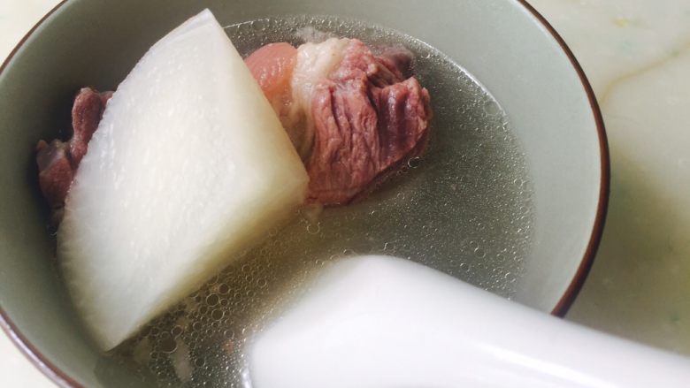 清爽不油腻的猪膀汤,换个角度拍拍看,是不是一点都不油,适合夏天哦