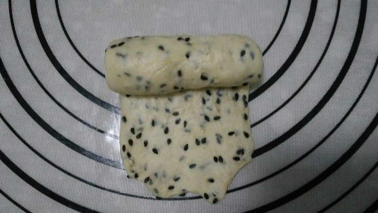 金大旺老师的黑芝麻土司,10.卷起