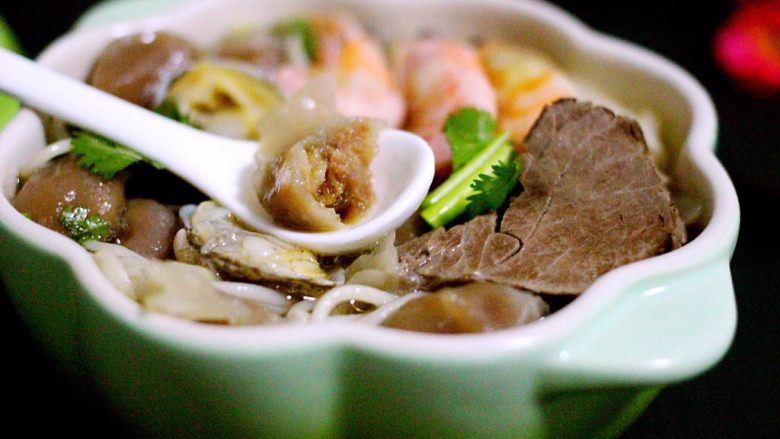 牛肉海鲜肉燕面,成品五;是不是料足味美又丰盛诱人哟……