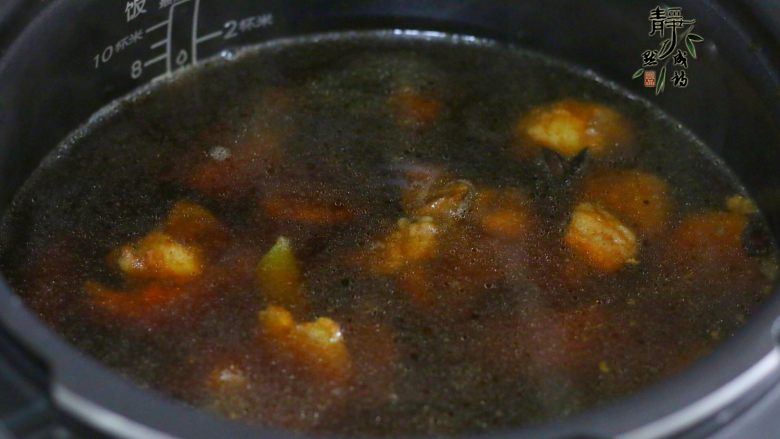 好看更好吃的红烧牛肉面,然后倒入电压力锅,放入<a style='color:red;display:inline-block;' href='/shicai/ 599'>山楂</a>,盖上锅盖,启动锅子。程序结束,调入适量盐。