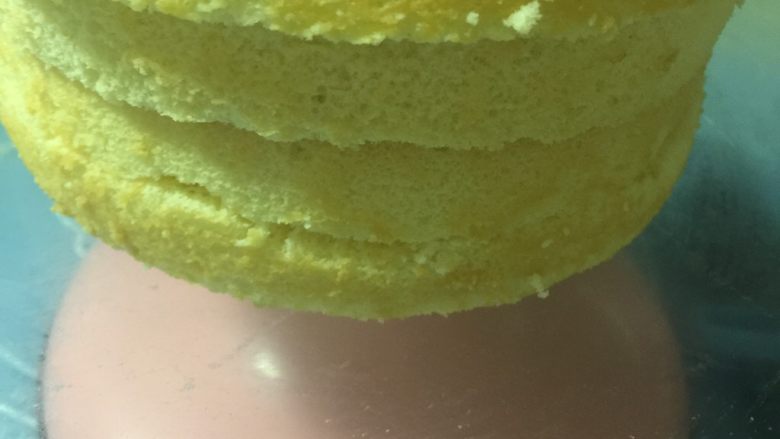 美人鱼芭比,烤好的蛋糕正好可以分割5片(一个六寸分割3片)