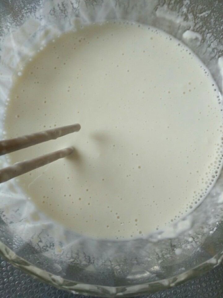 蔬菜鸡蛋饼,<a style='color:red;display:inline-block;' href='/shicai/ 519'>面粉</a>加水和成面糊状,不要太稀,后面加菜本身也会稀释面糊