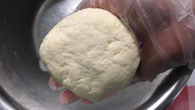马苏里拉奶酪棒,揉成团就可以,不要过份搓揉