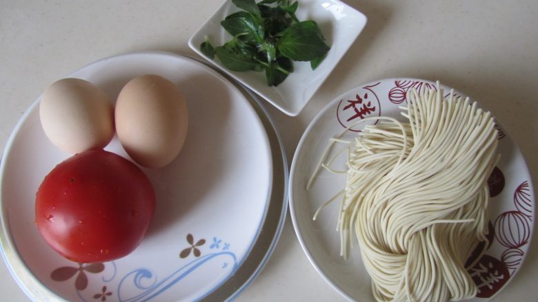 荆芥西红柿鸡蛋面,准备好原材料；