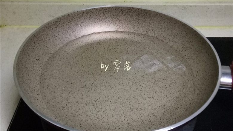 葱香蚕豆,锅里再倒入适量清水;