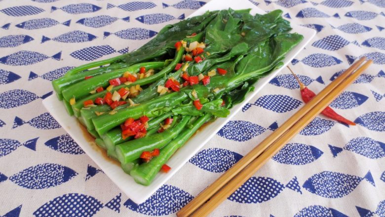 白灼芥兰,淋上汤汁,鲜甜爽口