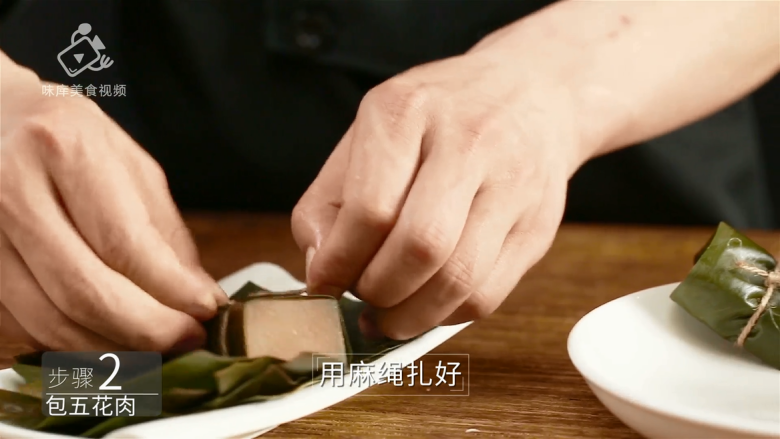 肥而不腻的扎肉,满足你大口吃肉的梦想,用麻绳扎好