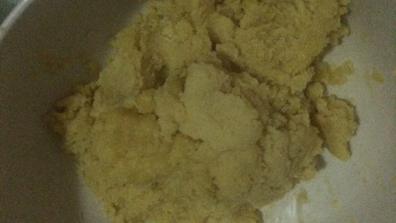 绿豆糕,然后中间有一步是在平底锅上完成的 因为怕糊所以没来得及照 蒸熟之后 取<a style='color:red;display:inline-block;' href='/shicai/ 887'>黄油</a>放在平底锅上 待融化放入糖 然后放绿豆 搅拌 注意要小火 然后放<a style='color:red;display:inline-block;' href='/shicai/ 865'>蜂蜜</a> <a style='color:red;display:inline-block;' href='/shicai/ 893'>炼乳</a>  搅拌均匀 晾凉