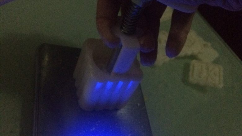 绿豆糕,再稍微用些力往下按