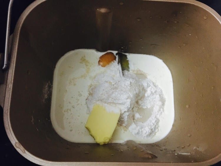 超级拉丝的原味土司,把所有食材都放进面包桶!