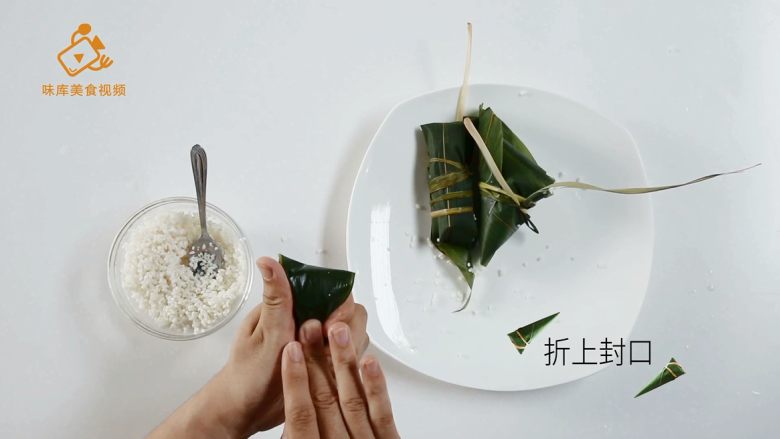 4种最实用的包粽子方法,一学就会,折上封口