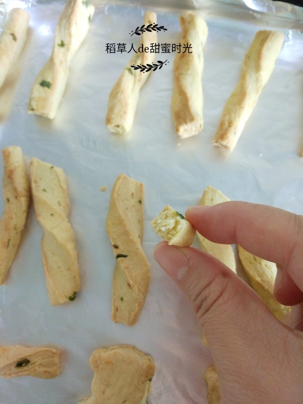 香葱咸味阿拉棒,烤好晾凉,口感很酥脆,不会硬。