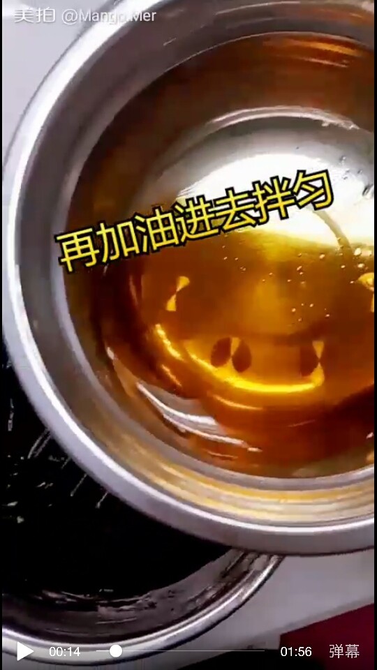 巧克力裸蛋糕
,把油加入巧克力糊里