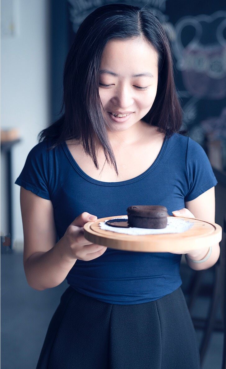 心太软,
注:低筋粉 <a style='color:red;display:inline-block;' href='/shicai/ 512'>玉米淀粉</a>需过筛 常温可保存3天
建议巧克力牌法芙娜 无需冷却即可脱模 可将酱做好然后放冰箱保鲜可存放2-3天