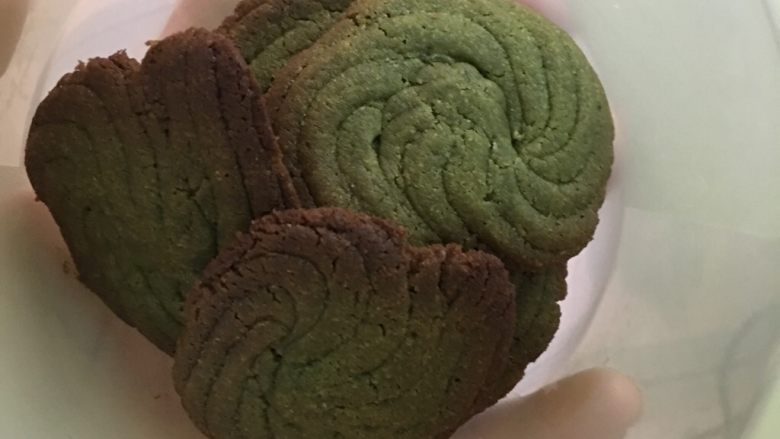 抹茶曲奇饼,出炉啦,很香很酥,味道棒棒哒!