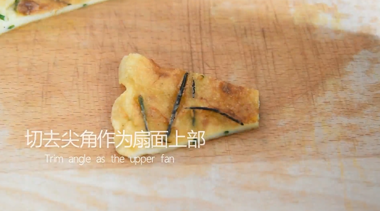 端午节除了吃粽子以外,就爱吃这道面扇子!,切去尖角作为面扇上部