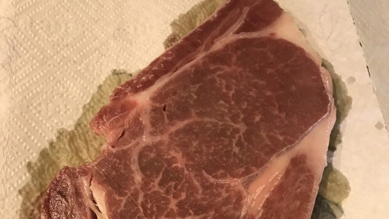 牛肉串(热量低),用厨房纸把血/水吸干净