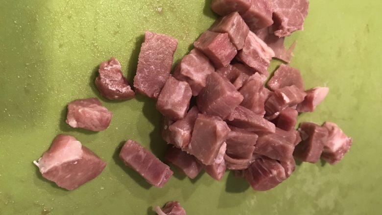 牛肉串(热量低),切成小块儿