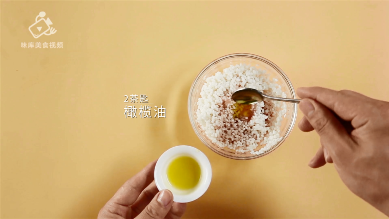 甜粽子和咸粽子都过时了!鲜果粽子才是王道, 2茶匙橄榄油