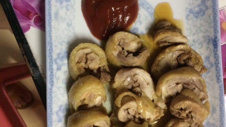 吃鸡+鸡腿卷,切片装盘即可