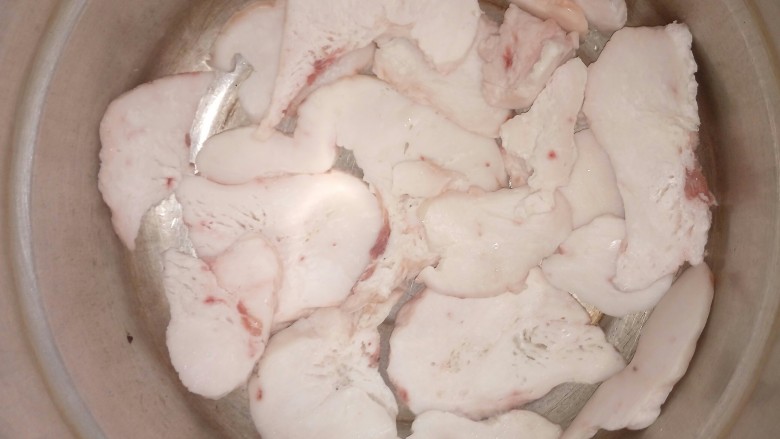 杂粮焖羊羔肉,高压锅放羊油，上面洋葱丝