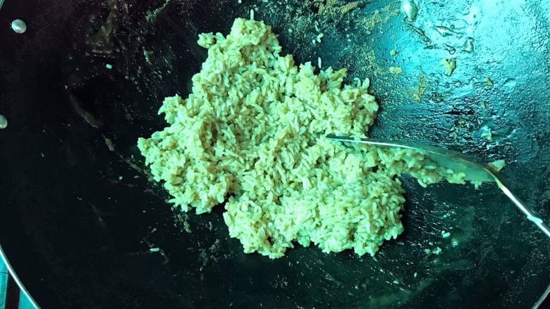 女友爱吃的咖喱土豆牛肉,把锅里剩余的咖喱汁用来炒饭