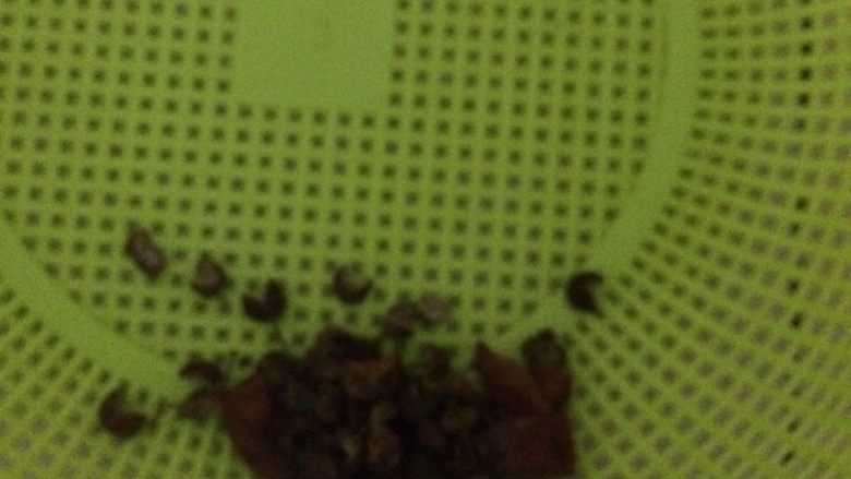 酸菜老鸭汤,放入花椒八角