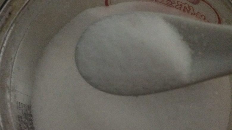 酸菜老鸭汤,放入盐