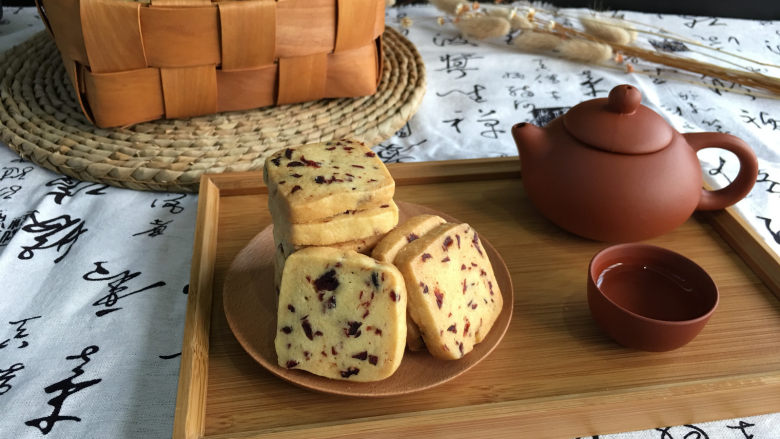 <span style="color:red">蔓</span><span style="color:red">越</span><span style="color:red">莓</span><span style="color:red">曲奇</span><span style="color:red">饼</span><span style="color:red">干</span>