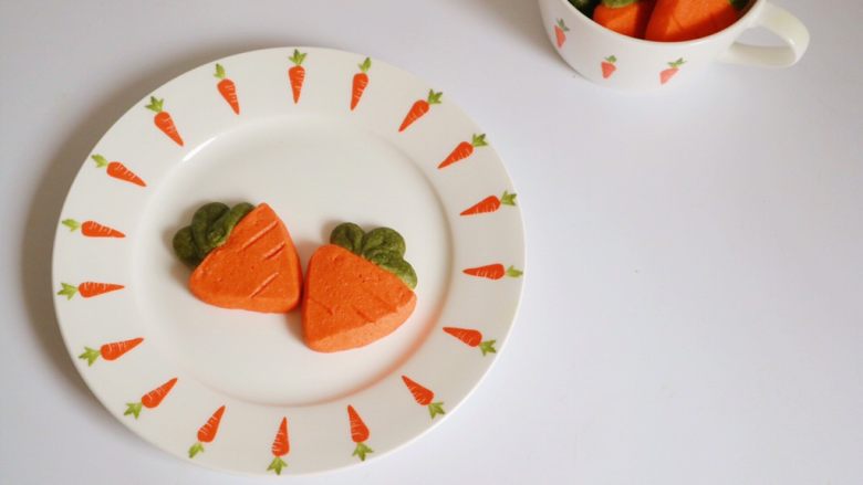 超萌胡萝卜小饼干(芝士口味),连盘子也是胡萝卜的~