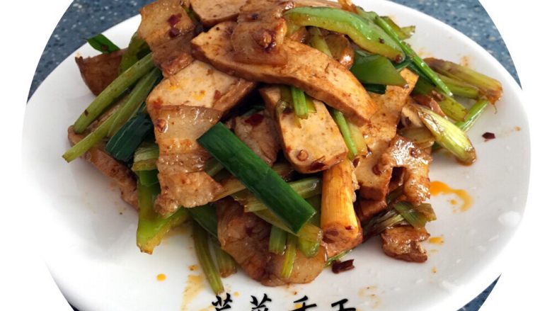 芹菜香干,起锅装盘