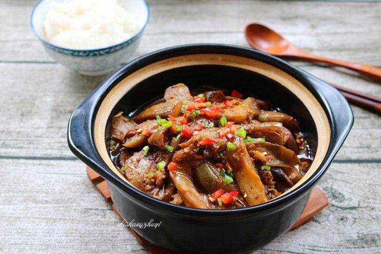 鱼香茄子煲,即可原煲端上餐桌食用